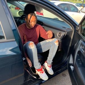 Meet your Posher, Gregneshia